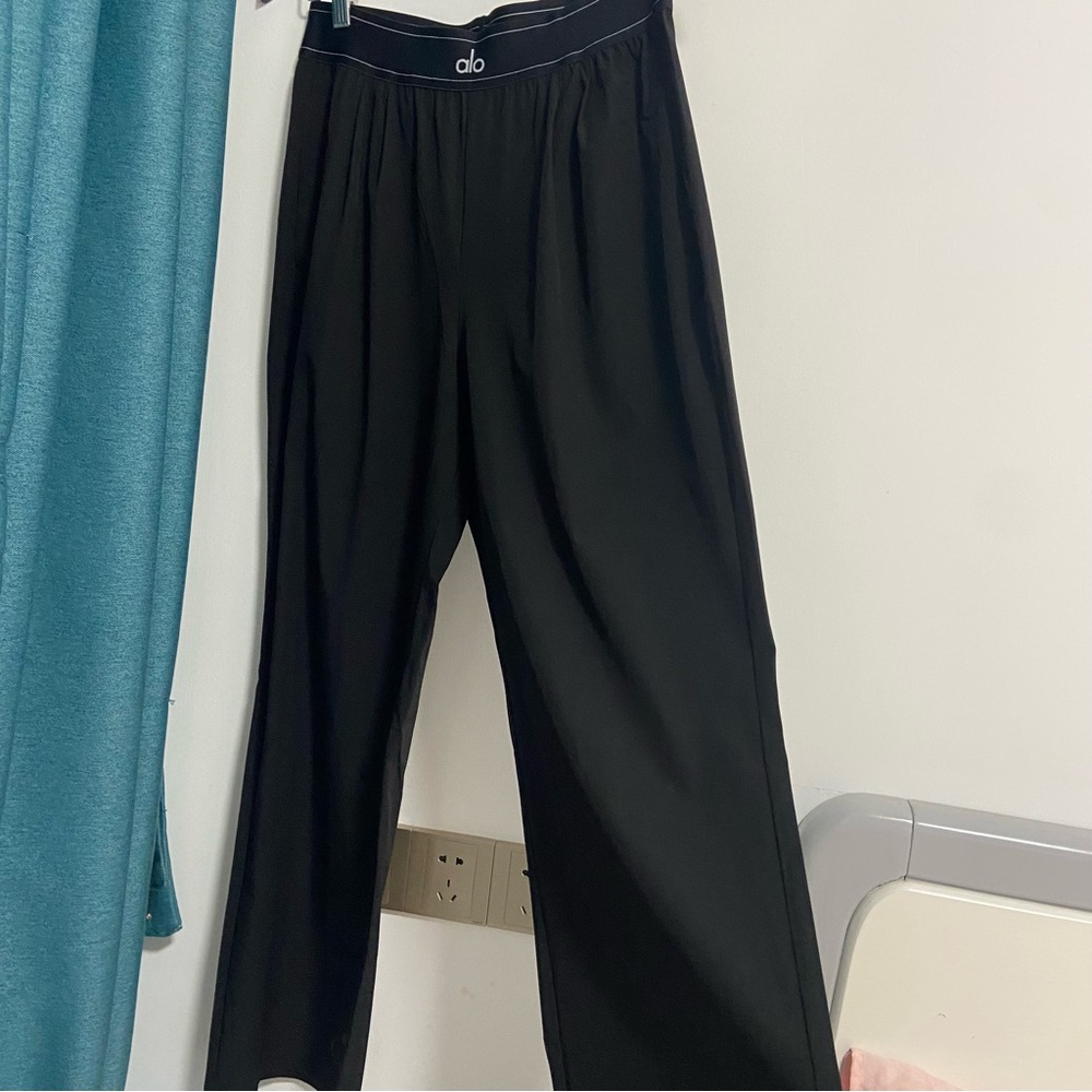 ALO Yoga Women's Black Sweatpants